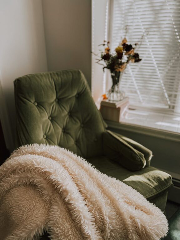 How to Create a Cozy and Inviting Reading Nook at Home