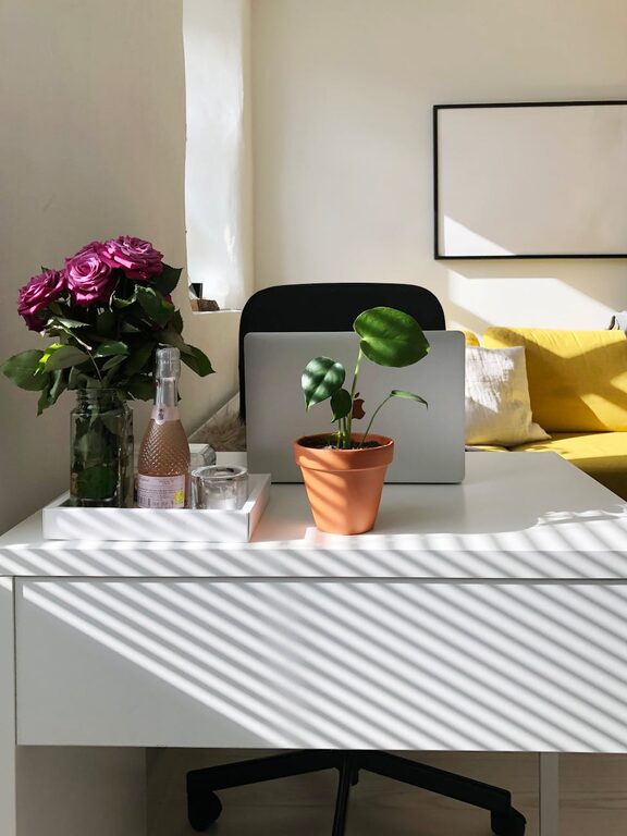 How to Create a Cozy and Inviting Home Workspace